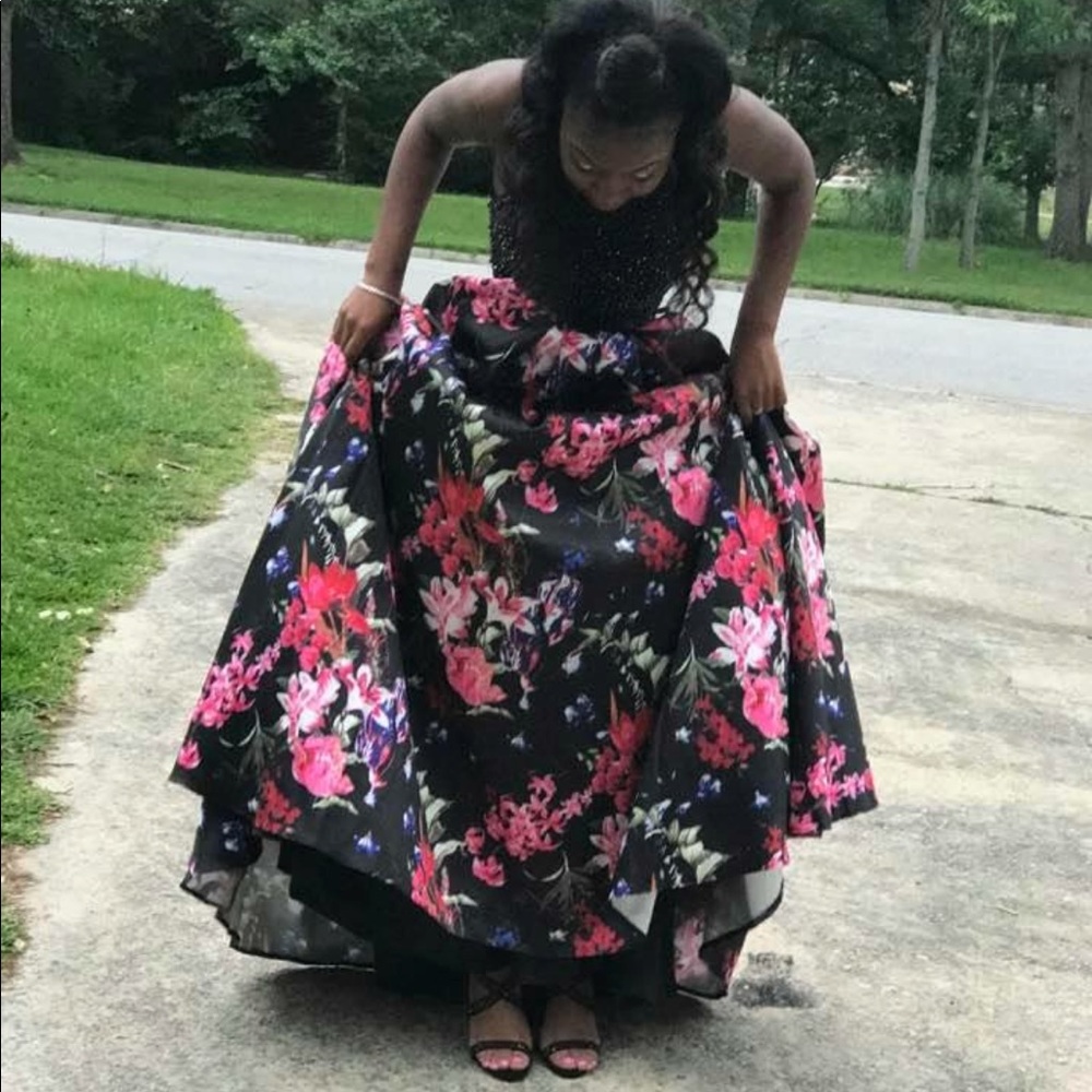 Prom Dress - Picture 4 of 8